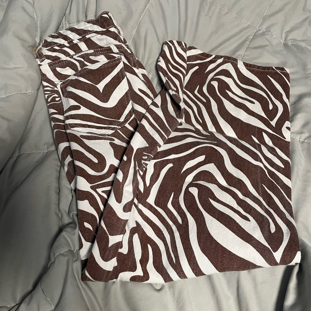 some cute jeans size medium